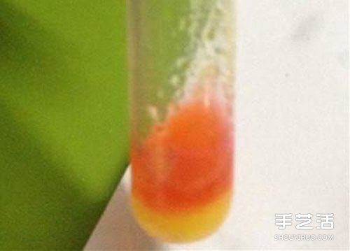 色彩分层小实验 利用了溶液密度的不同