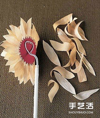 玉米叶制作花朵的方法 玉米叶DIY仿真花教程